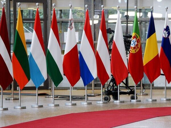 Евросоюз спешит законодательно заморозить активы России, обойдя вето Венгрии