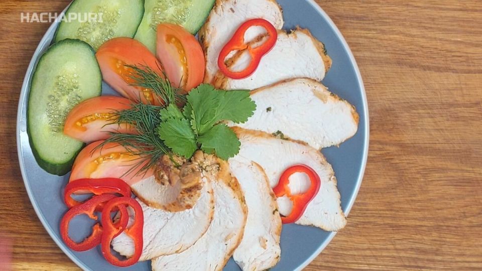 Как замена куриного филе улучшает салаты: секреты сочности и аромата