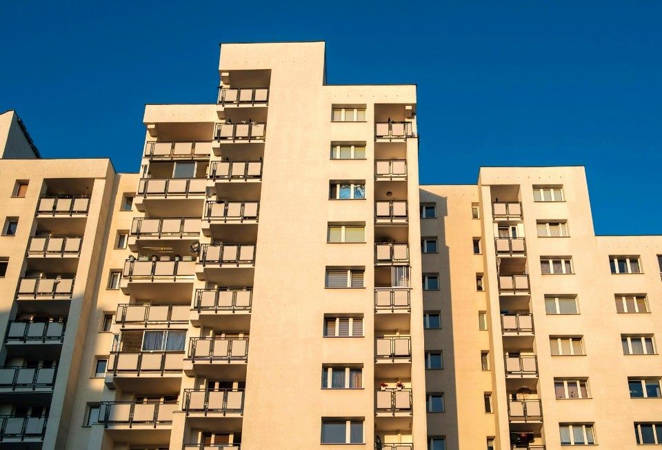 Как избежать покупки проблемной квартиры: свежие примеры опасных сделок