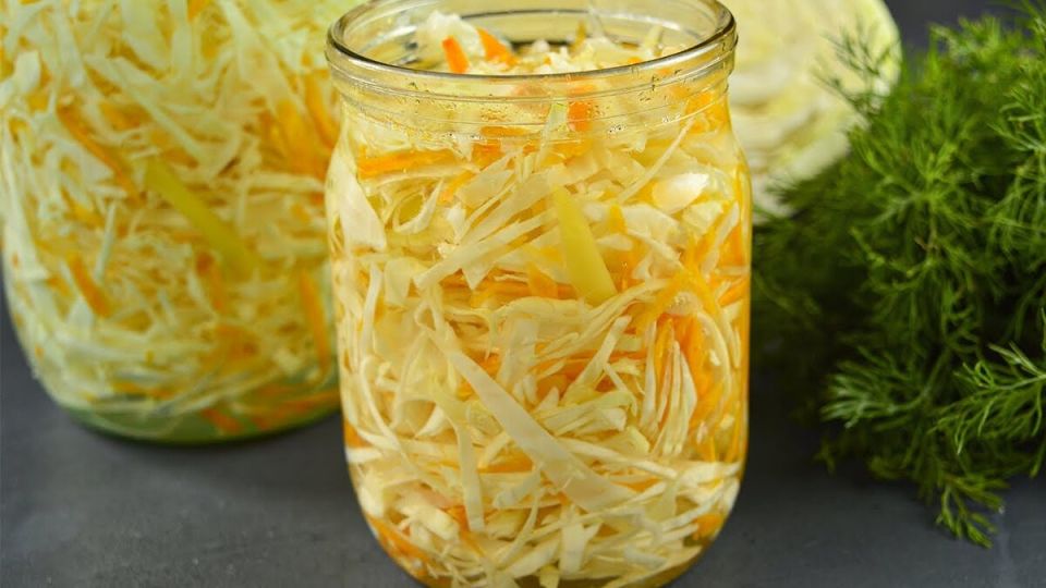Маринованная капуста: как быстро и вкусно сделать полезный салат