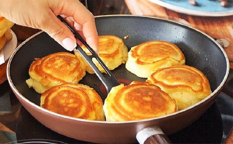 Яблочные оладьи с начинкой: как превратить привычное в изысканное