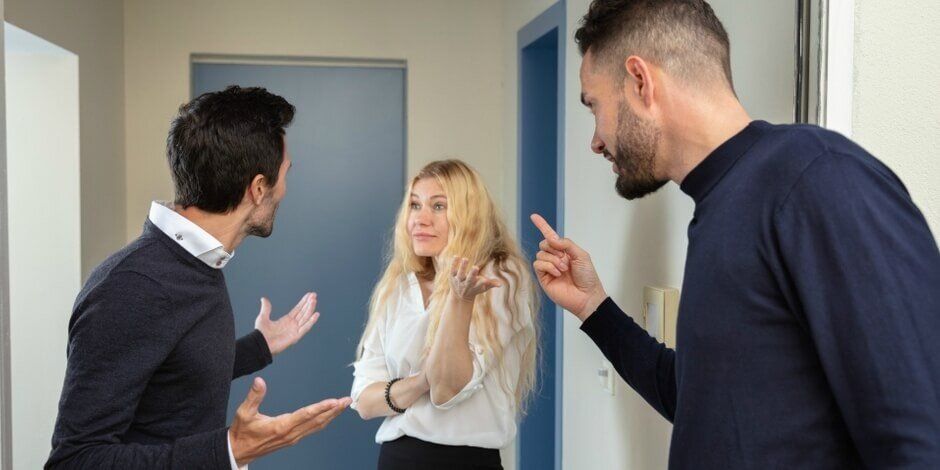 Как отстоять свои права: решаем проблему с захватом общего пространства в многоквартирных домах