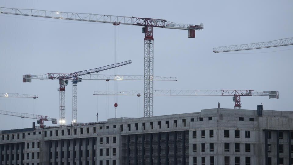 Штрафы застройщикам: правительство возобновляет строгий контроль