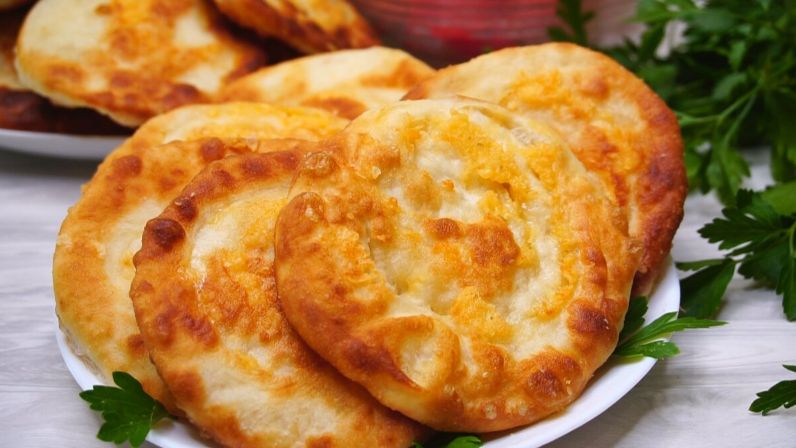 Непревзойденные сырные лепешки на кефире: легкий рецепт для гурманов