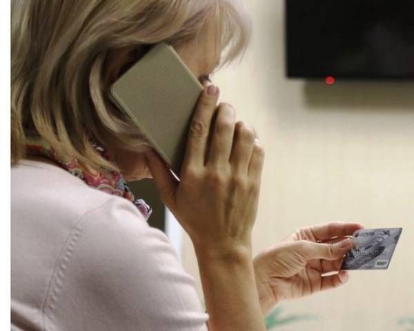 Как мошенники обманывают людей через экран: новые схемы и меры предосторожности