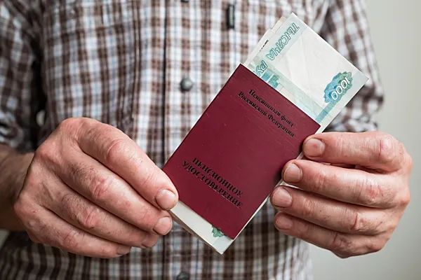 Пенсионные выплаты: Как избежать заморозки средств на карте