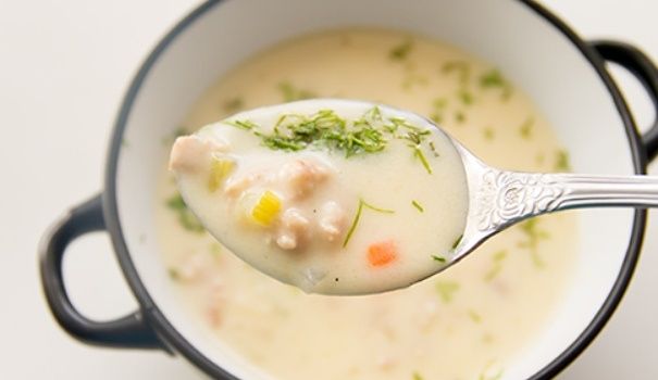 Плавленый сыр и овощной суп с мясным фаршем: простой комфорт за 40 минут