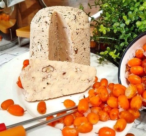 Домашний сыр со вкусом облепихи и ореха — спокойная находка для повседневного стола