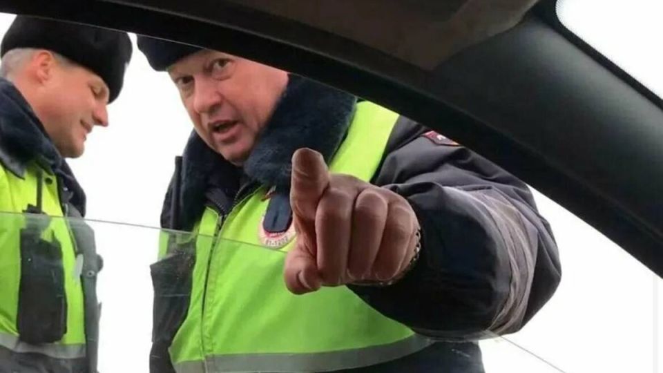 Когда запрос смартфона инспектором ГАИ выходит за рамки права