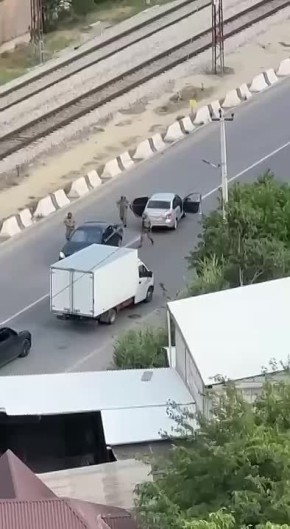Очевидцы сообщают о стрельбе на ул. Примакова в Махачкале