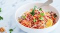 «Витаминный» салат на новый лад: намного вкуснее, а готовится так же просто