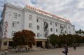 На главной площади Махачкалы завершен капитальный ремонт фасада одного из самых узнаваемых зданий – многоквартирного дома по проспекту Расула Гамзатова 1, сообщает Дагестанский фонд капитального ремонта