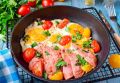 Как создать превосходную яичницу с помидорами и зеленью