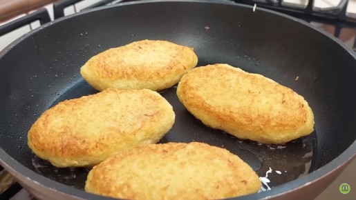 Непревзойденные картофельные зразы с курицей и грибным соусом: идеальный ужин