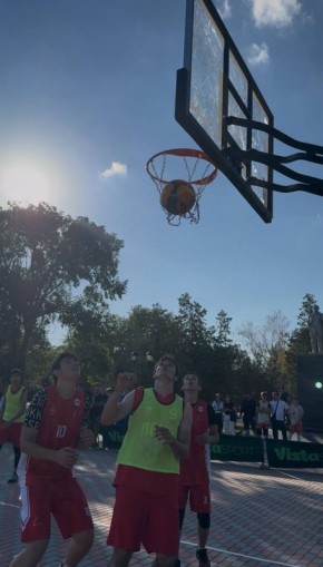           33 iz Basket