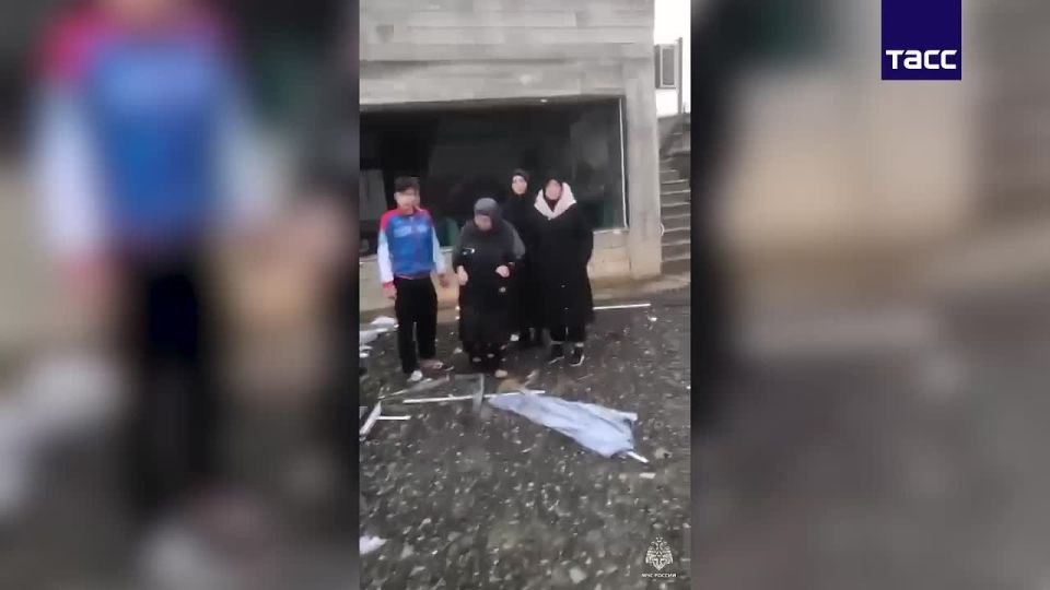 Шесть человек пострадали после хлопка газовоздушной смеси в кафе в Дагестане, сообщили в СУ СК по региону