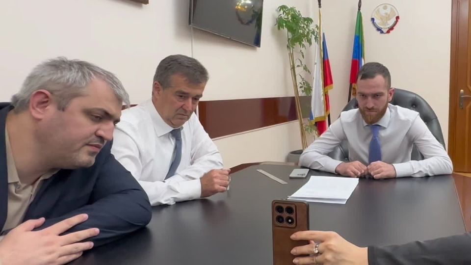 Миннац Дагестана прокомментировал инцидент в Санкт-Петербурге, где активисты «Русской общины» вступили в конфликт с дагестанцем, совершавшим намаз на парковке