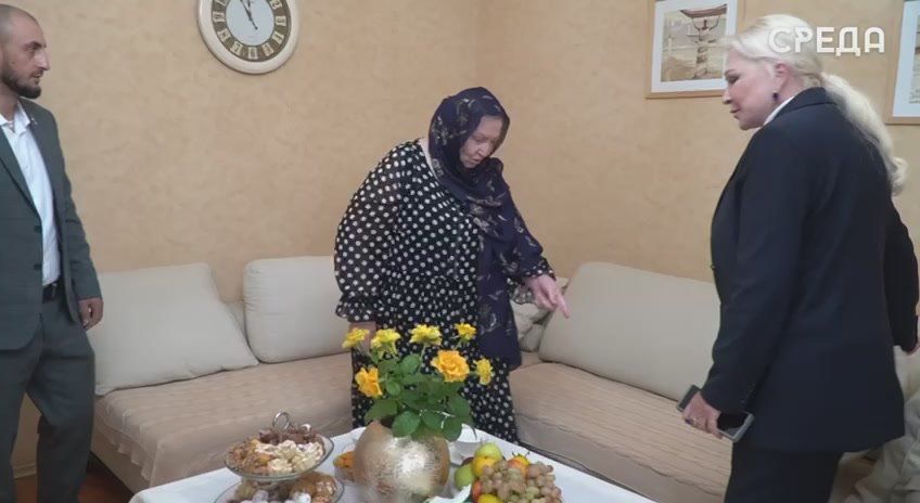 В Каспийске навестили педагогов-ветеранов