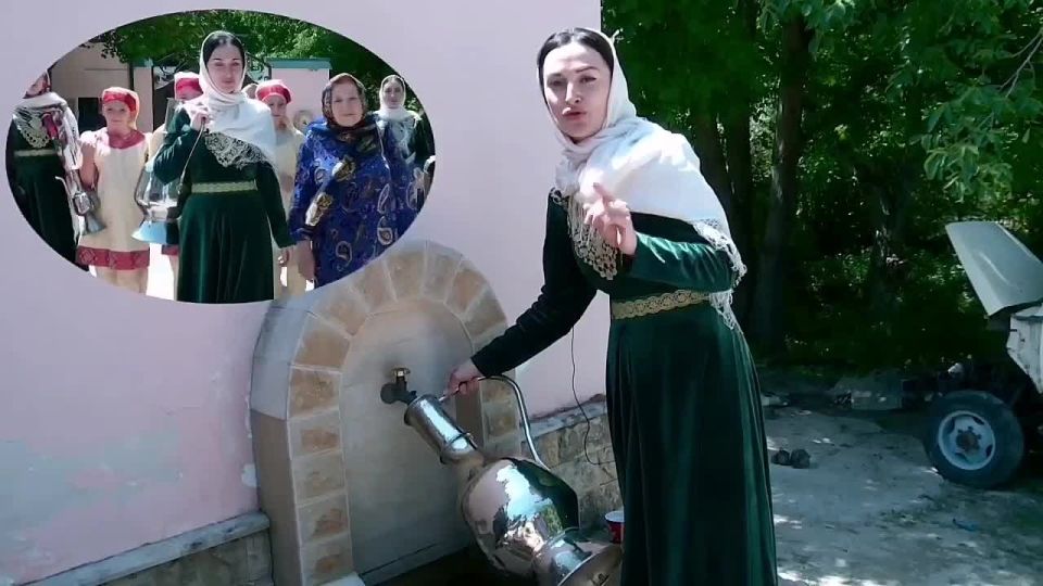 В этот раз ведущей Малике Курбановой поручили сходить к роднику за водой