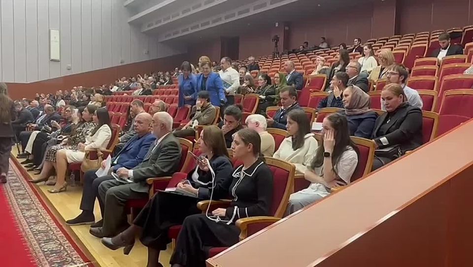 Сергей Меликов и президент форума стран БРИКС Пурнима Ананд подписали меморандум о взаимопонимании