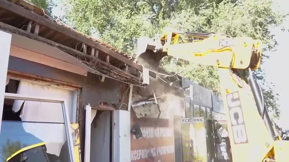 В Махачкале сносят 50 незаконных построек на проспекте И. Шамиля. Основание — решение суда, нарушение градостроительного законодательства