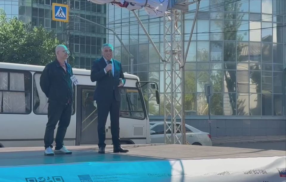 На церемонии открытия книжного фестиваля «Тарки тау» гостей и участников поприветствовали зампредседателя комитета НС РД по нацполитике, вопросам общественных и религиозных объединений и межпарламентским связям Елена...