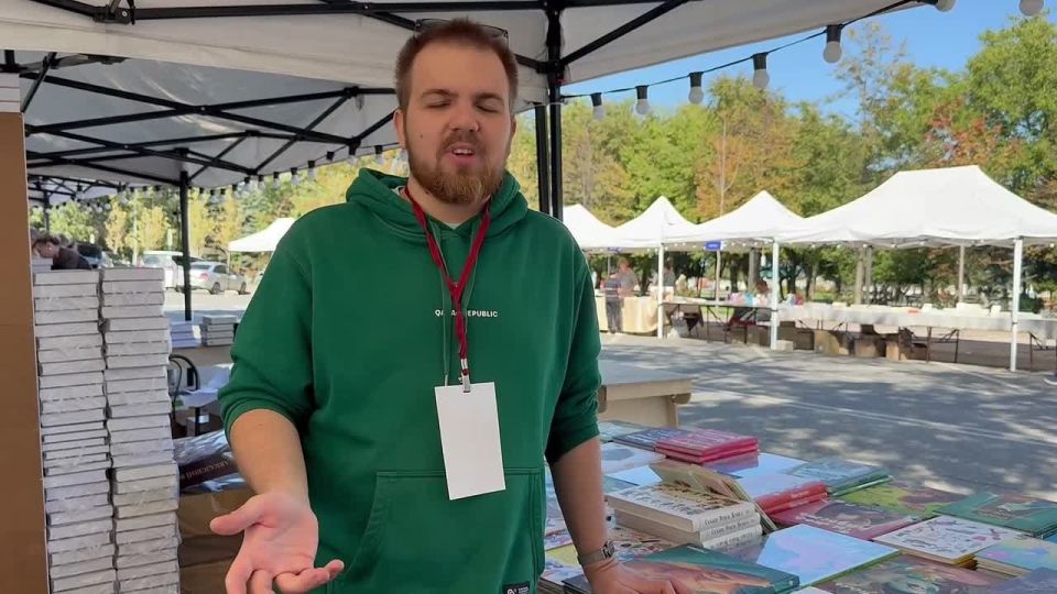 В ходе книжного фестиваля «Тарки Тау» корреспондент РИА «Дагестан» побеседовал с участниками, привезшими свои книги из Санкт-Петербурга и Мурманска