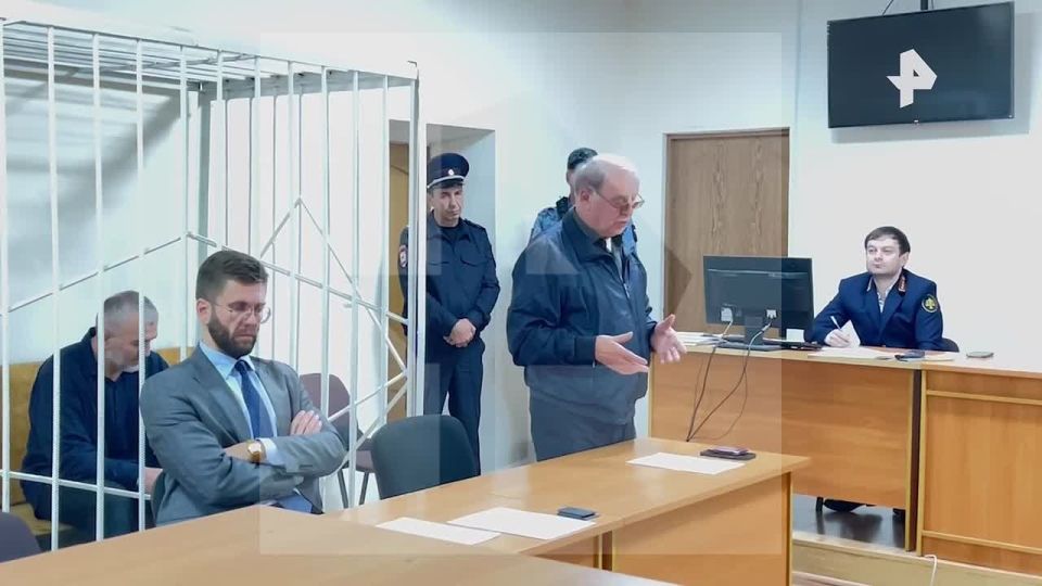 Двое жителей Дербента, до смерти забившие 18-летнего Шамиля Ш. и закопавшие его тело в карьере, арестованы на два месяца, сообщил корреспондент РЕН ТВ из зала суда