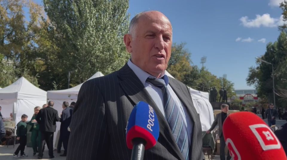 Премьер-министр Дагестана Абдулмуслим Абдулмуслимов дал высокую оценку представленной дагестанской продукции на ярмарке-выставке в Махачкале