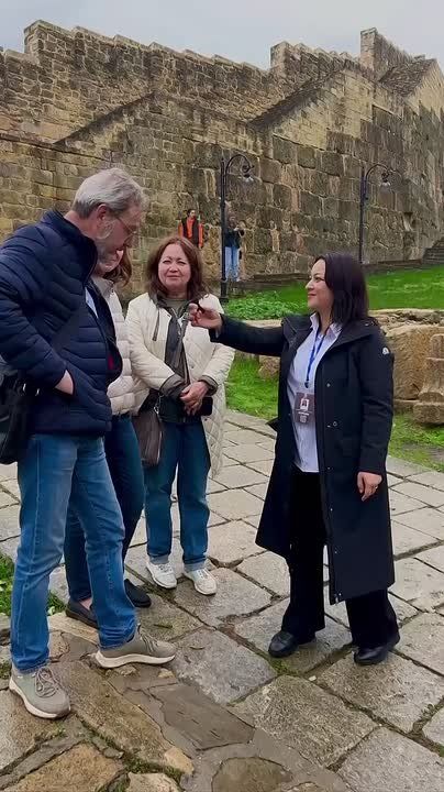 В День учителя сотрудники Дербентского музея-заповедника решили поностальгировать вместе с нашими туристами и узнать, какую фразу они чаще всего слышали в школе