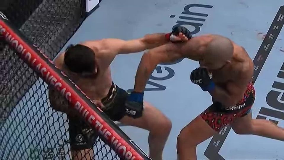 Алекс Перейра нокаутировал Магомеда Анкалаева в первом раунде