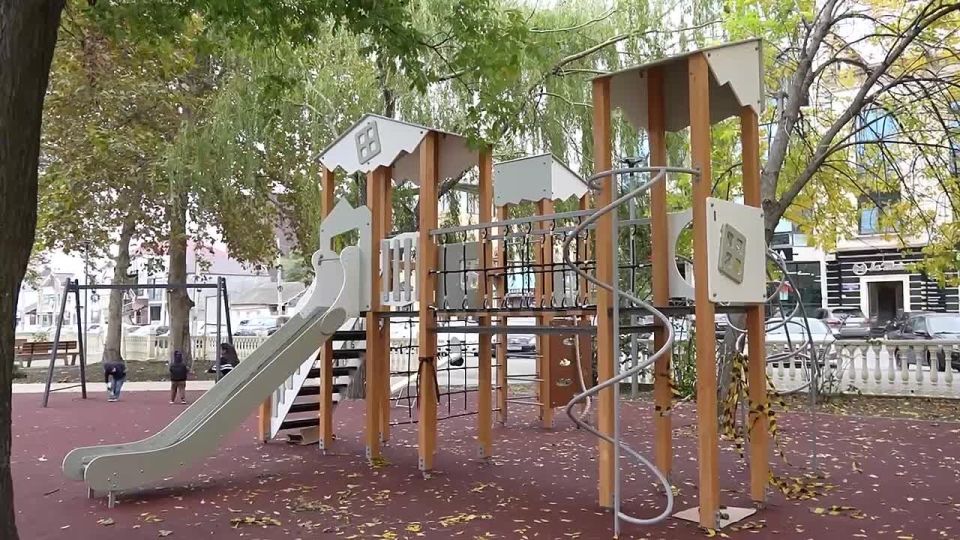 Благоустройство сквера на ул. Кадырова близится к завершению