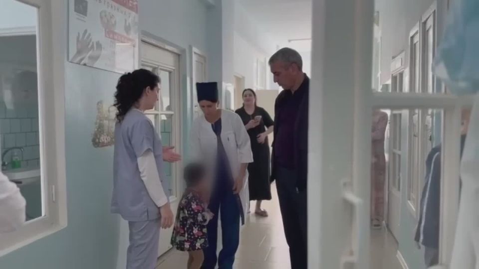 Сегодня власти Кизилюрта навестили в инфекционном отделении двухлетнюю Хаджижу и четырехлетнего Бекболата, чьих мать подозревают в жестоком обращении с детьми