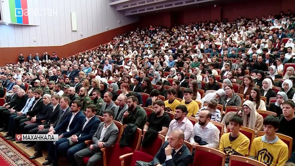 Эксперты из более чем 20 регионов страны, участники СВО, представители духовенства и научного сообщества поделились современными методами предотвращения радикализации молодежи