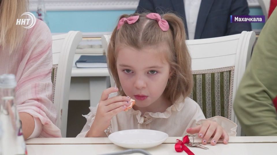 Заветные ключи от квартир получили десять молодых семей в Махачкале!