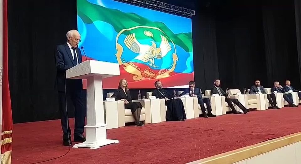 С приветственным словом к участникам обратился первый заспредправительства Рамазан Джафаров