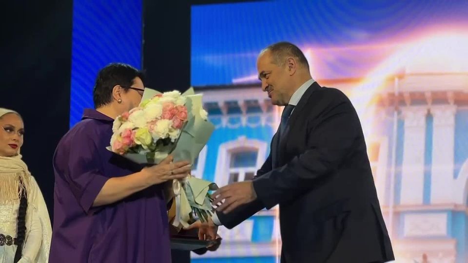 Сергей Меликов наградил отличившихся сотрудников Национального музея Дагестана имени Алибека Тахо-Годи