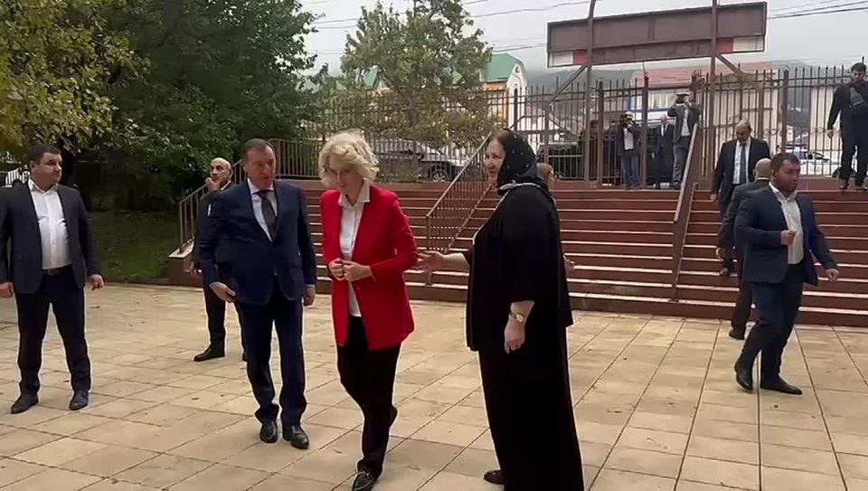 Далее по программе пребывания делегации Госдумы состоялось посещение махачкалинского Профессионально-педагогического колледжа