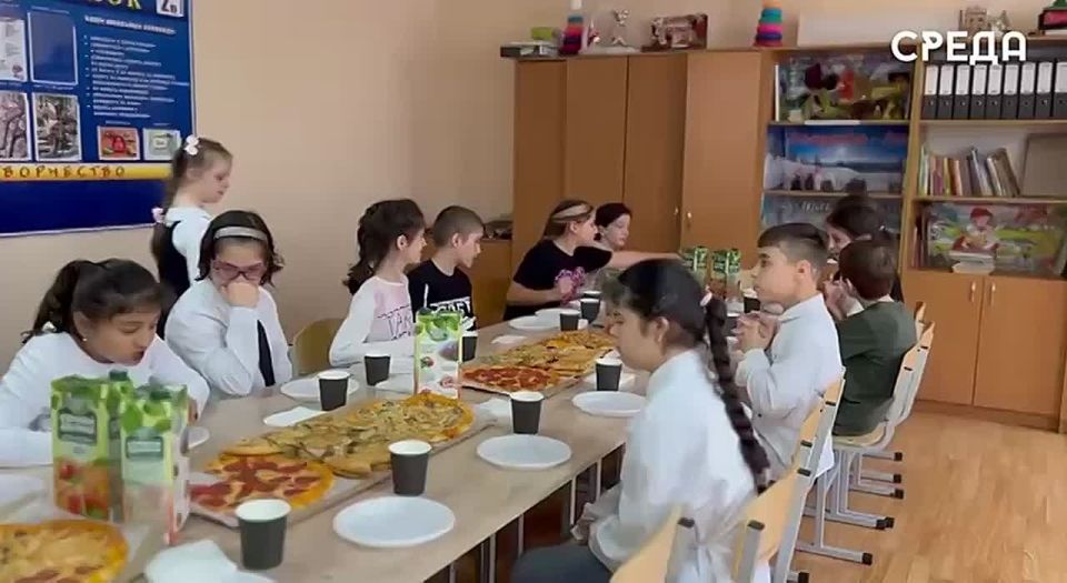 Юные швеи из Каспийска сделали подарки сиротам