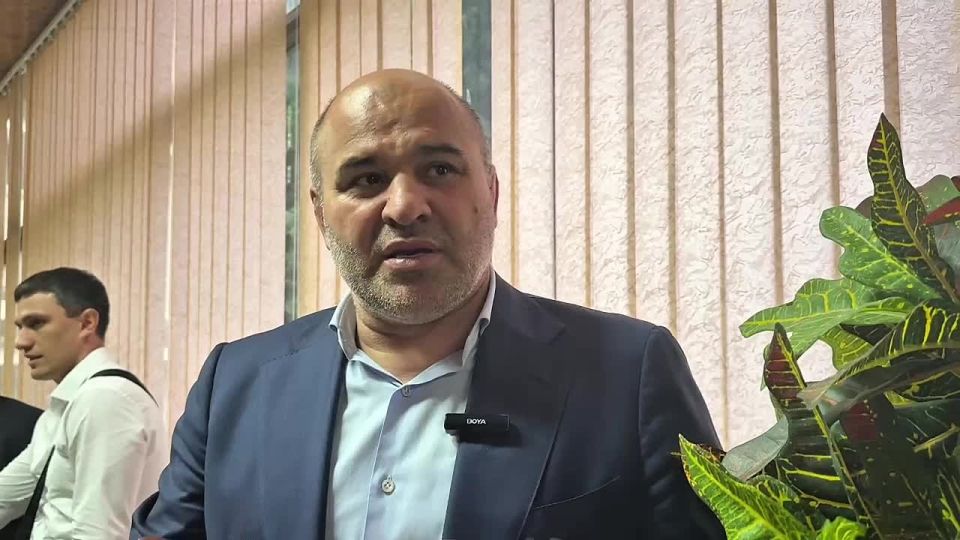 «Я уверен, что Джамбулат Салавов наведет порядок в городе», — заявил министр спорта Дагестана Сажид Сажидов, комментируя избрание Джамбулата Салавова главой Махачкалы