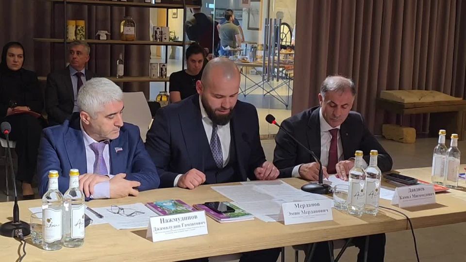 Министр туризма и НХП РД Эмин Мерданов сообщил о том, как в республике ведётся работа по аттестации гидов-проводников