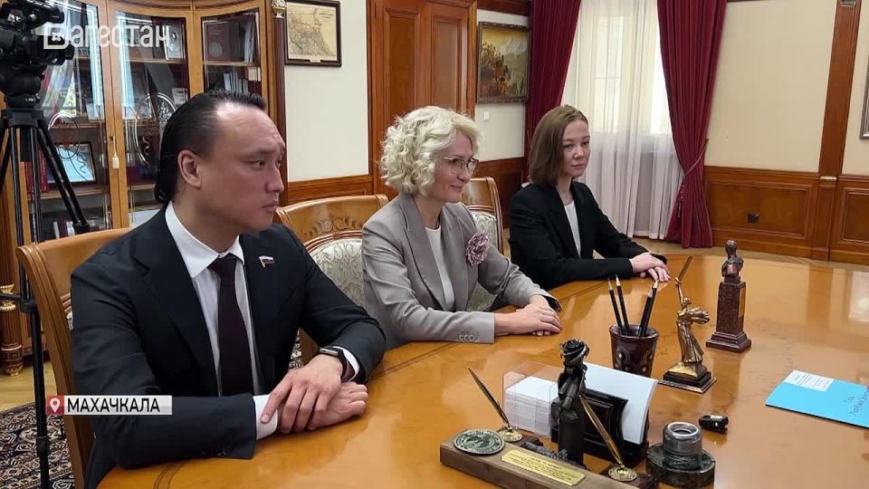 Вопросы развития туризма обсудили на двусторонней встрече глава Дагестана Сергей Меликов и заместитель Председателя Госдумы Виктория Абрамченко