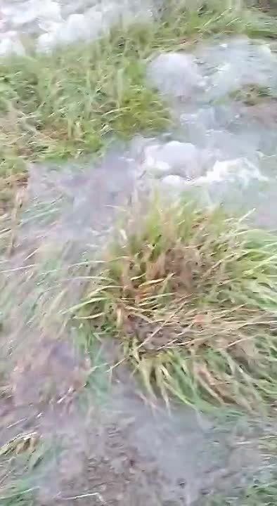 В связи с прорывом трубы на магистральном водоводе Самур - Дербент подача воды с насосных станций Ж/Д ул.Нанейшвили, "Сальмана " ул. Сальмана - будет временно ограничена