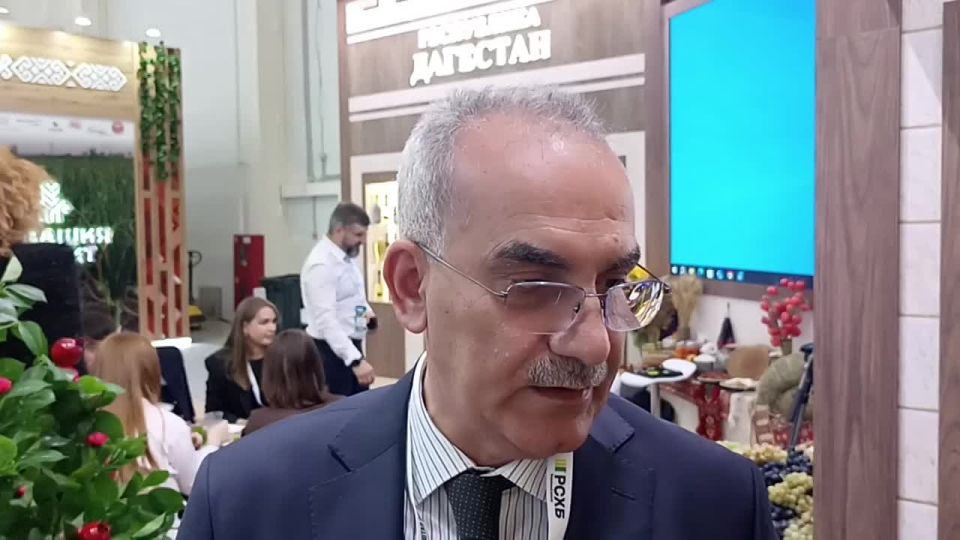 Заместитель председателя Правительства РД Нариман Абдулмуталибов принял участие в работе XXVII Агропромышленной выставки «Золотая Осень – 2025»