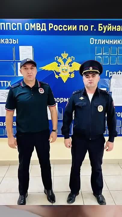 Сотрудники буйнакской полиции Муслим Тайдуров и Али Махмудов, находясь на рыбалке на Чиркейском водохранилище, спасли тонущего подростка и его отца