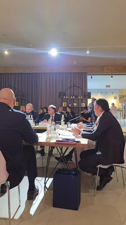 Тема круглого стола-развитие туристической отрасли в регионе, квалификация экскурсоводов и переводчиков