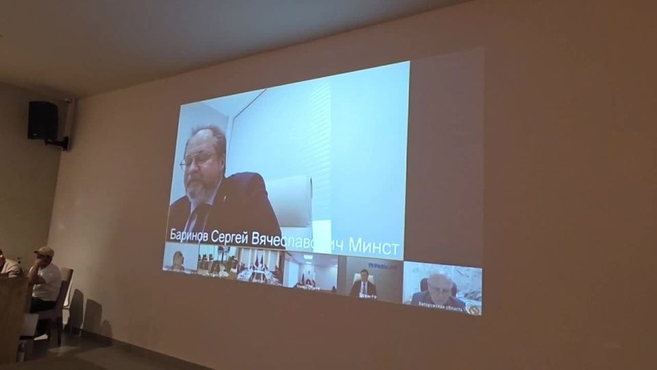 По следующему вопросу повестки круглого стола – «О создании морских курортов на Каспийском, Азовском и Черноморском побережье в рамках реализации федеральной программы «Пять Морей и озеро Байкал» выступили заместитель...