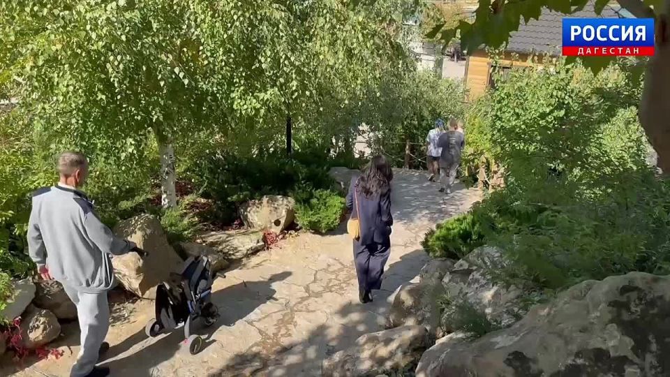 В конференц-зале делового центра экотуркомплекса «Главрыба» сегодня прошел круглый стол «Совершенствование правового регулирования деятельности экскурсоводов (гидов), гидов-переводчиков и инструкторов-проводников»