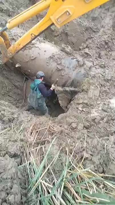 Работы по устранению утечки продолжаются