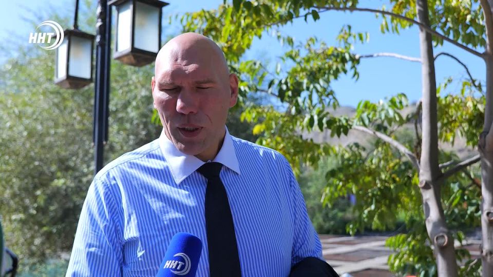 Валуев о Дагестане:. «Замечательные люди, просто невероятный приём всегда ждёт меня и моих друзей. Сегодня приедет моя семья — в выходные поедем в горы, хочу, чтобы младший сын увидел всю эту красоту. Дагестану желаю...